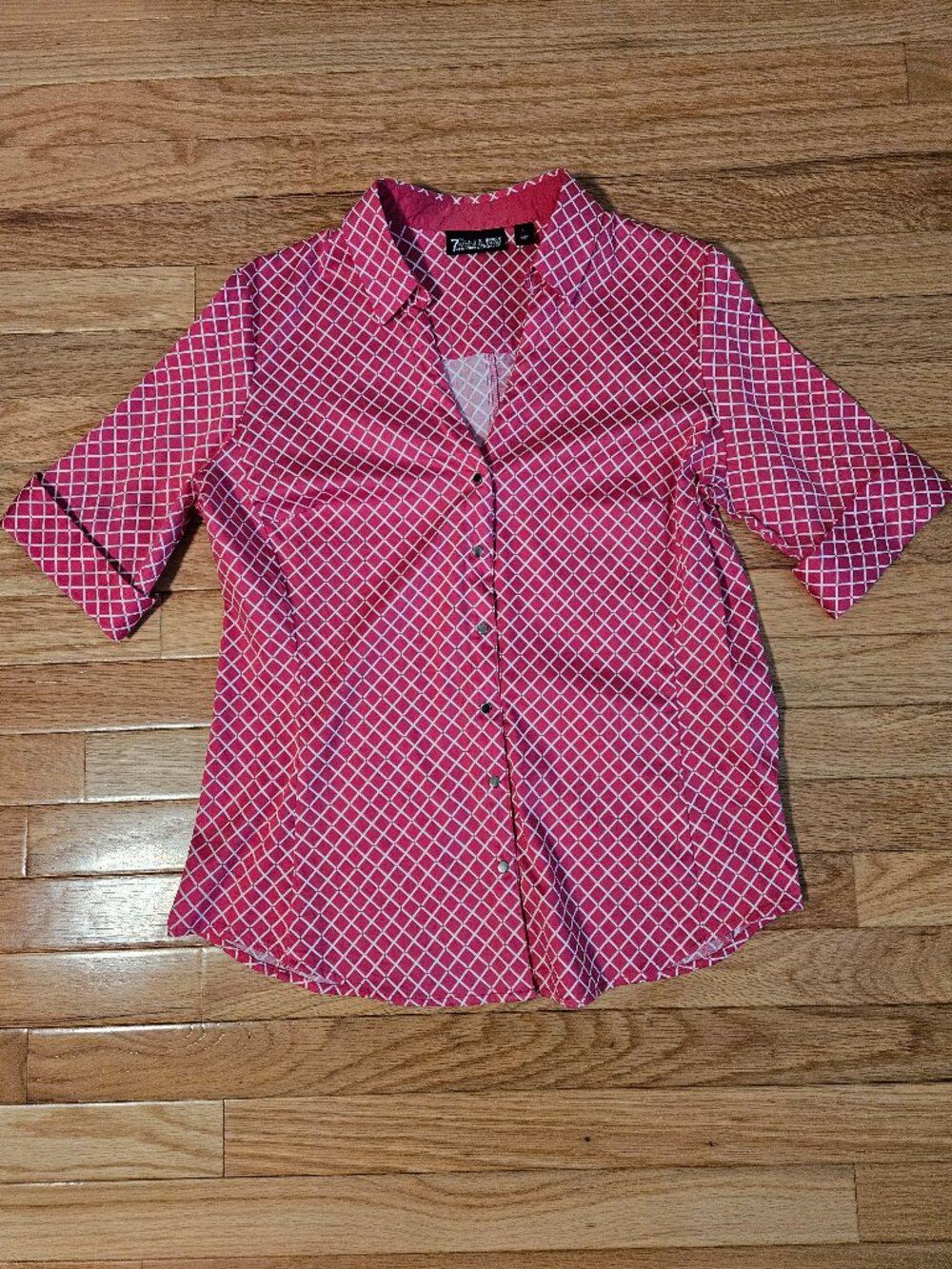New York & Company Women's Collared Cuffed Sleeve White Diamond Pattern Size L